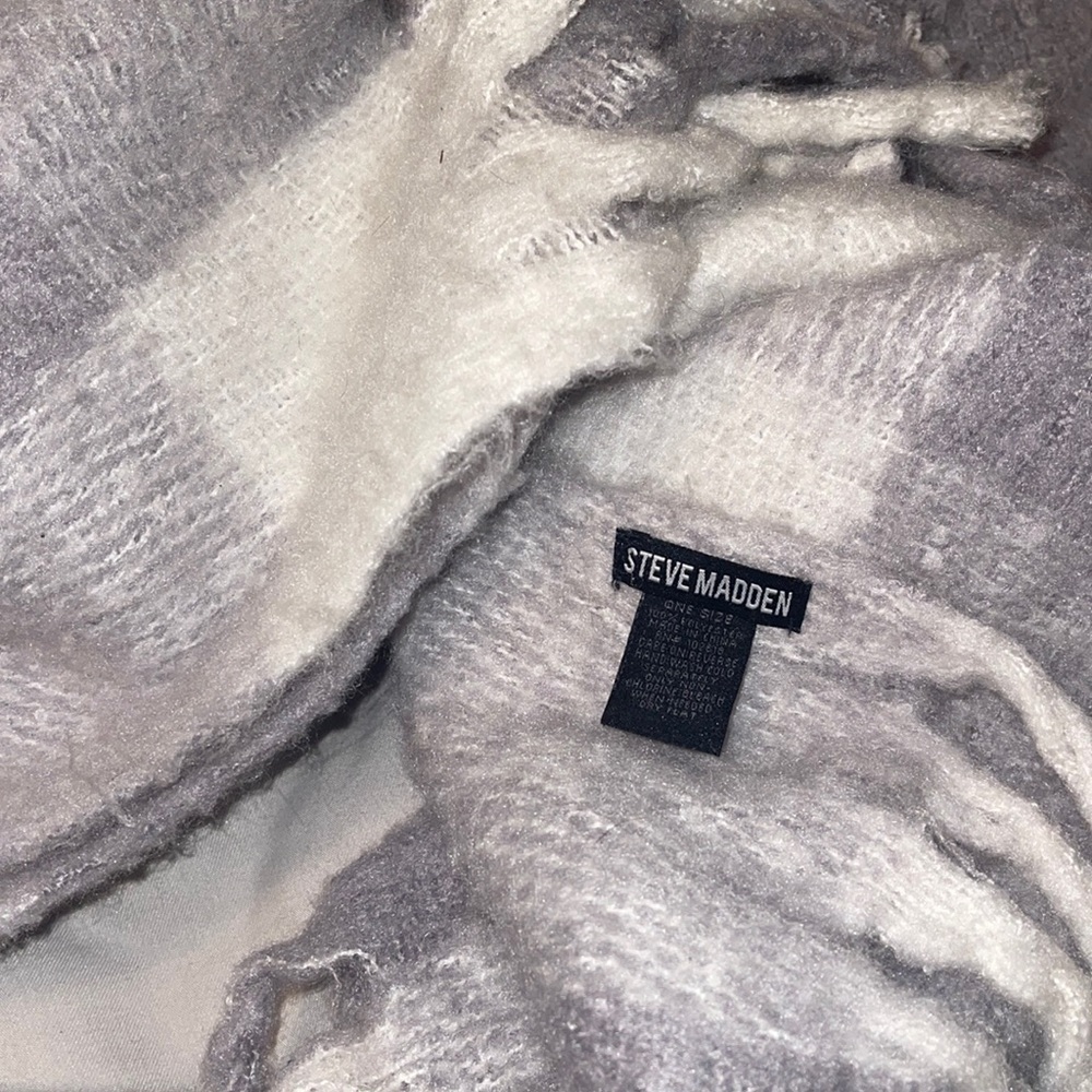Big chunky Steve Madden scarf!